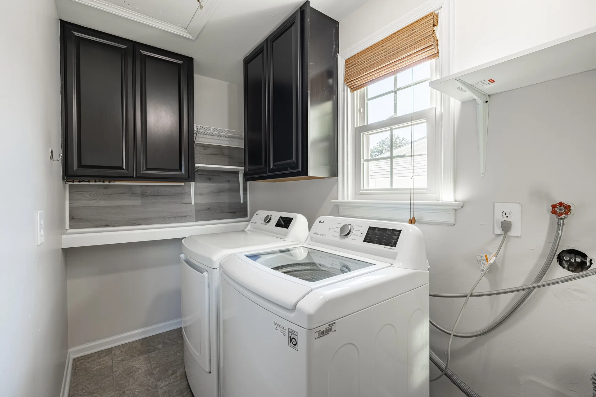 5312 Marian St &mdash; laundry area with a washer and dryer, both of which convey