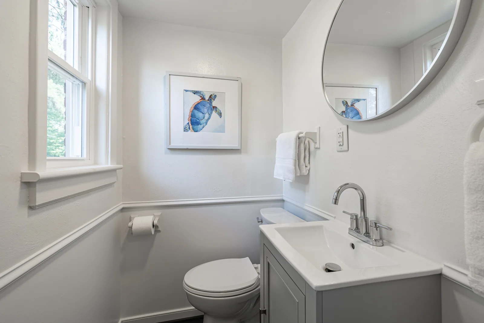 8006 Anoka Rd — powder room