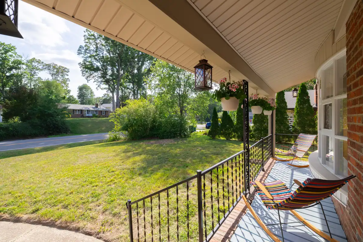 8006 Anoka Rd — covered front porch