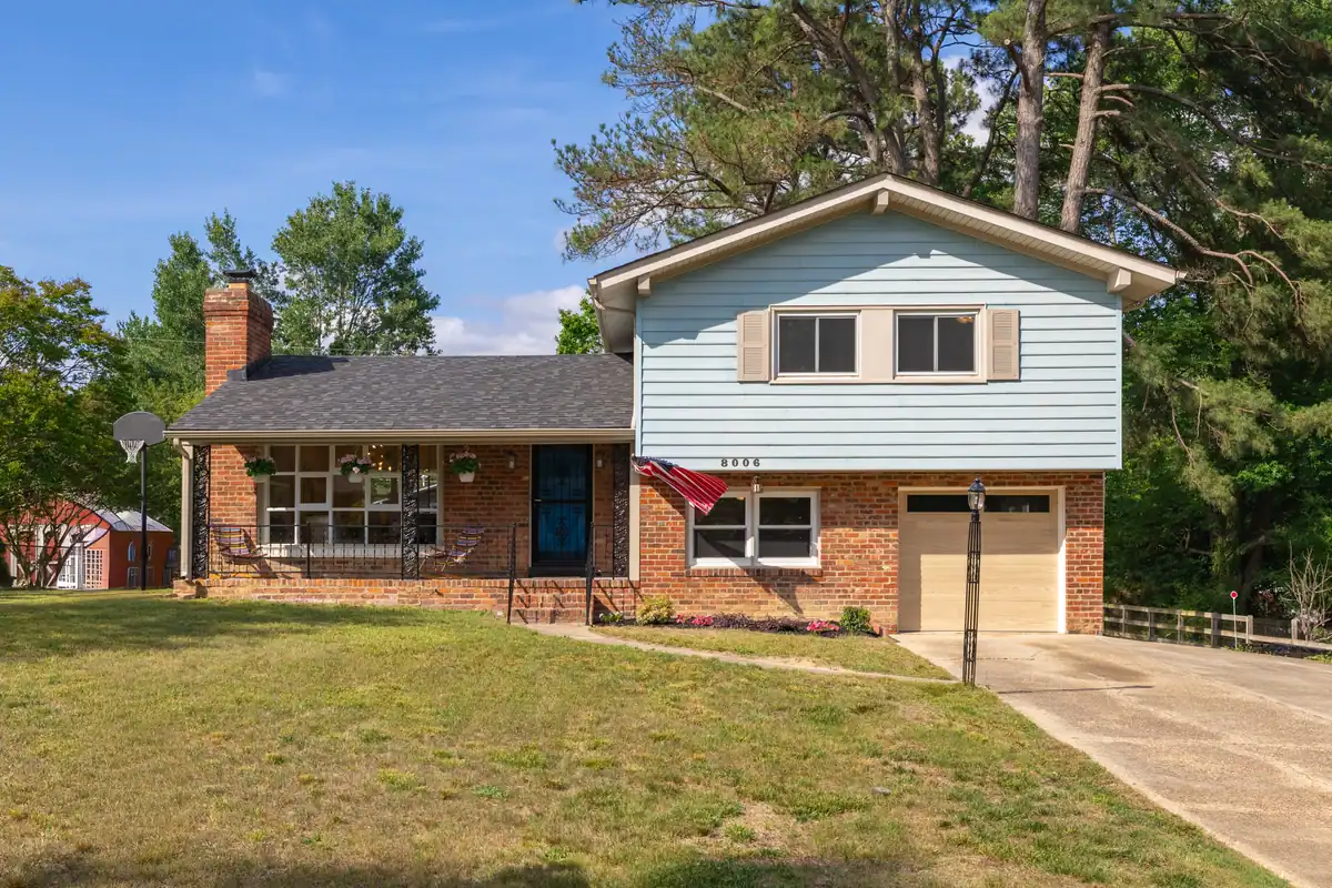 8006 Anoka Rd — front exterior