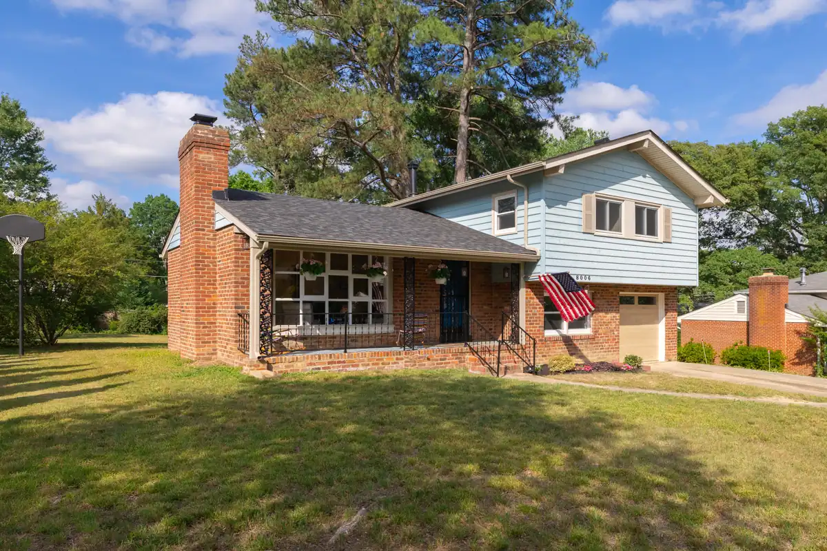 8006 Anoka Rd — front exterior